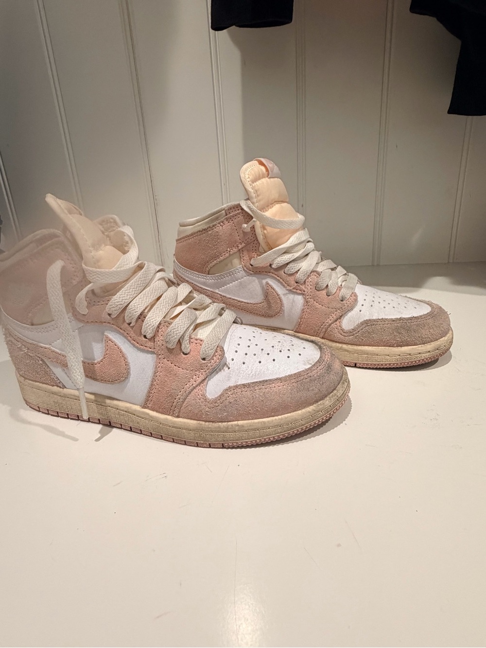 Nike kids High-Top Sneakers in Pale Pink and White